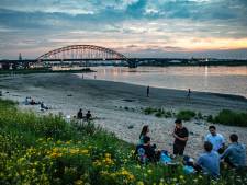 Een avond langs de ‘ongure’ strandjes van Arnhem en Nijmegen: ‘Je moet gewoon op je hoede zijn’