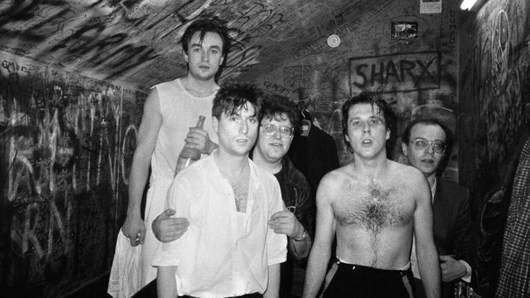 'Toen we in het voorprogramma van Simple Minds tourden, betaalden zij al onze onkosten. 'Ik weet wat het is om een jonge band te zijn,' zei zanger Jim Kerr.' (Foto met T.C. Matic in de Marquee in Londen in 1984) Beeld 
