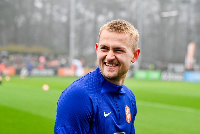 Matthijs de Ligt bij de training van Oranje eerder deze week.