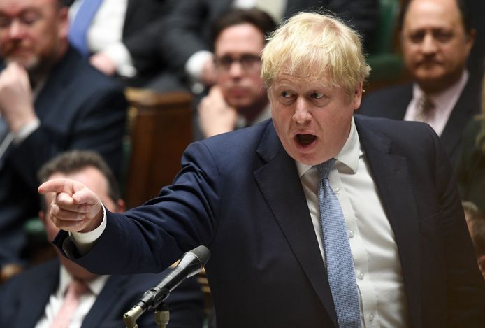 Boris Johnson heeft zijn handen vol met Partygate, maar vindt ook de tijd om naar Oekraïne te reizen.
