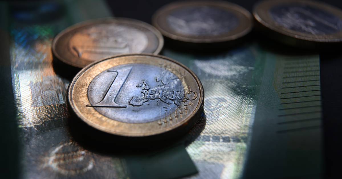 Евро почти равен стоимости доллара, и это было двадцать лет назад |  Эконом