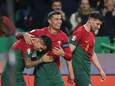 Cristiano Ronaldo viert de openingstreffer met Joao Cancelo (l).