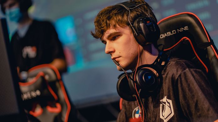 Mart 'zhìì' de Geus aan de slag tijdens de Belgian League Country Finals in League of Legends.