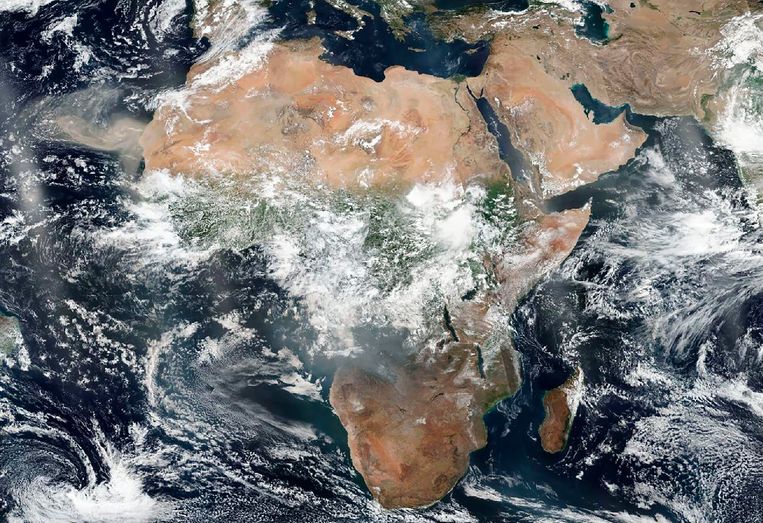 Uit de satellietbeelden kon NASA opmaken dat grote delen van Centraal Afrika in brand staan.  Beeld AP