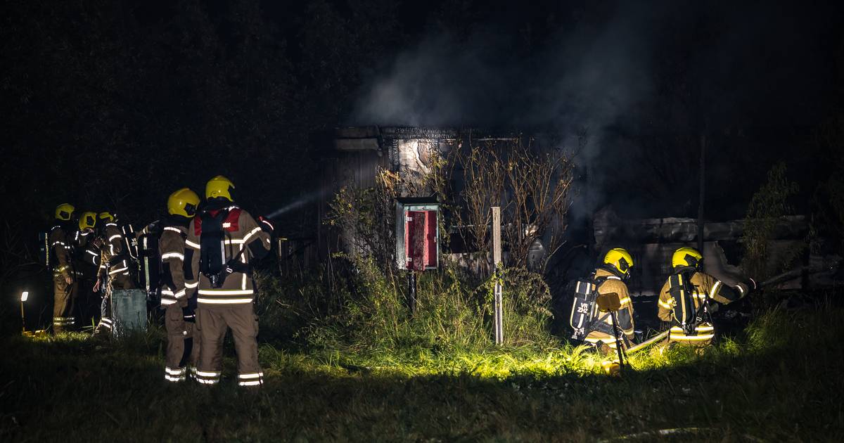 Stacaravan brandt volledig uit in Westmaas | Hoeksche Waard - AD