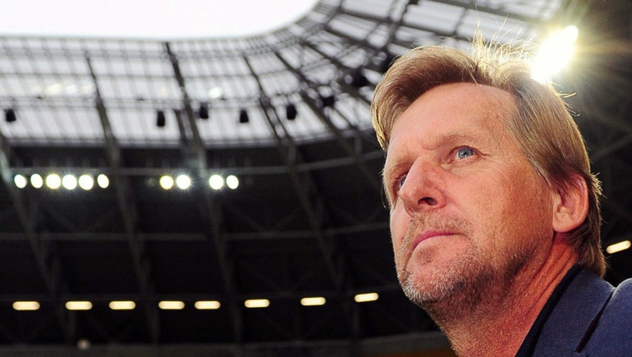 Аллан симонсен футболист. Алекс шустер. Украинский шустер. Shuster логотип. Фото бернд шустер.