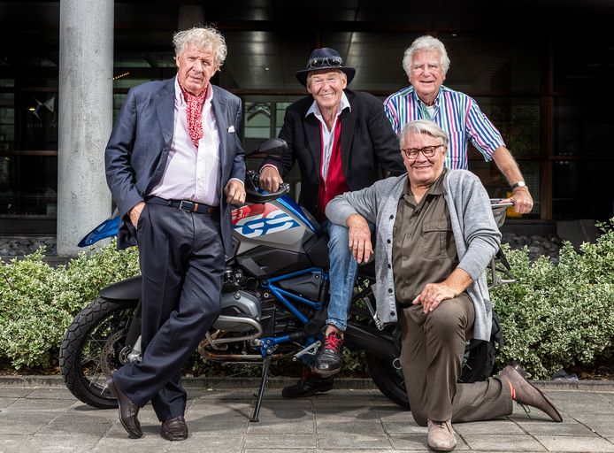 Willibrord Frequin, Peter Faber, Barrie Stevens (vooraan) en Gerard Cox