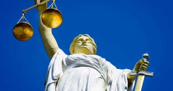 Werkstraffen geëist voor illegale rijles die leidde tot aanrijding .