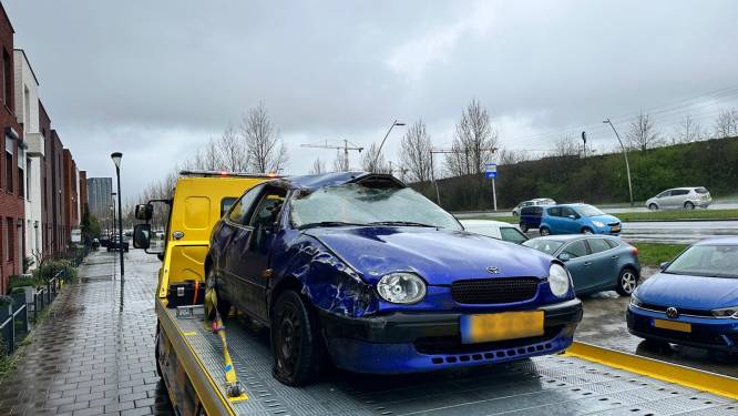 Auto slaat over de kop bij ongeval in Lent