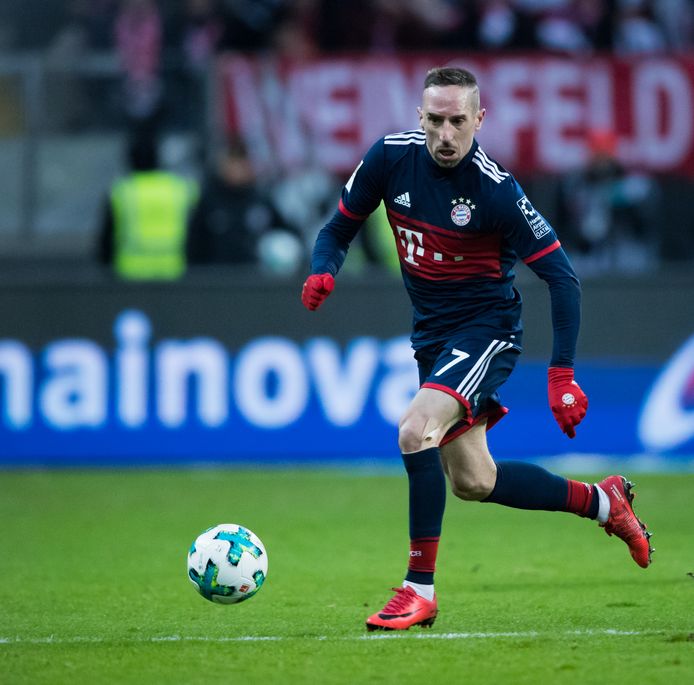 FRANKFURT AM MAIN, GERMANY - DECEMBER 09: Franck Ribery of Muenchen controls the ball during the Bundesliga match between Eintracht Frankfurt and FC Bayern Muenchen at Commerzbank-Arena on December 9, 2017 in Frankfurt am Main, Germany. (Photo by Simon Hofmann/Getty Images)