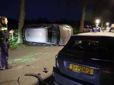 Automobilist slaat over de kop bij eenzijdig ongeval op ‘sluiproute’ in Nijverdal 