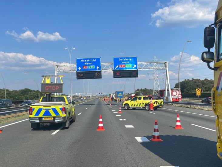 Twee vrachtauto's botsen op de A2 bij Waalre