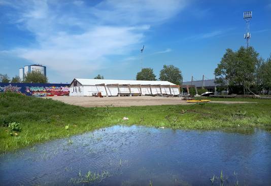 Sfeerstrand nog helemaal wit aan de Oostelijkehavendijk in Roosendaal. Foto Alfred de Bruin