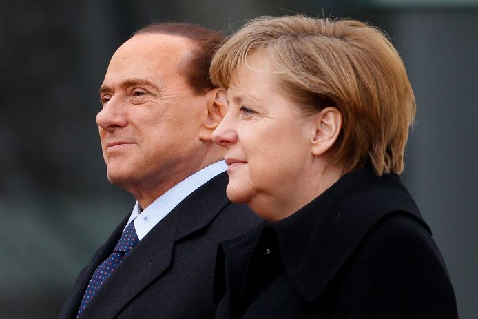 In een privégesprek omschreef hij het achterwerk van Angela Merkel als een “onneukbare dikke kont”.