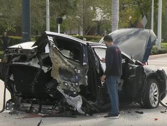 Tesla breekt in tweeën na zware crash