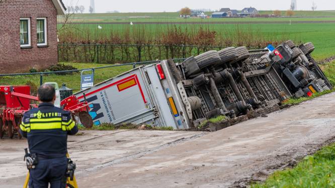 Vrachtwagenchauffeur (60) na ongeval in Simonshaven overleden