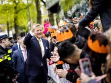 Couronne de papillons pour la Reine, bain de foule orange: le roi Willem-Alexander fête son anniversaire en grande pompe