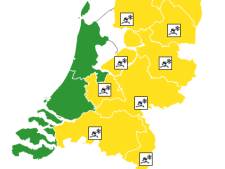 KNMI waarschuwt voor gladheid in bijna hele land, strooiwagens de weg op in Flevoland en Zeeland
