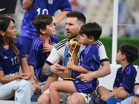 Lionel Messi neemt wereldbeker mee naar hotelkamer: ‘Ik heb hier zo vaak van gedroomd, wilde dit zó graag’