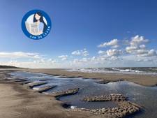Mooie vormen op het strand bij Oranjezon