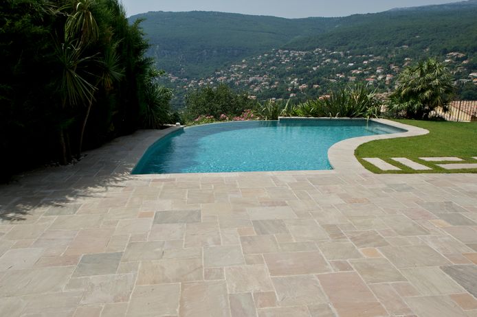 With a traditional architectural swimming pool you can go in all directions in terms of shape and size.