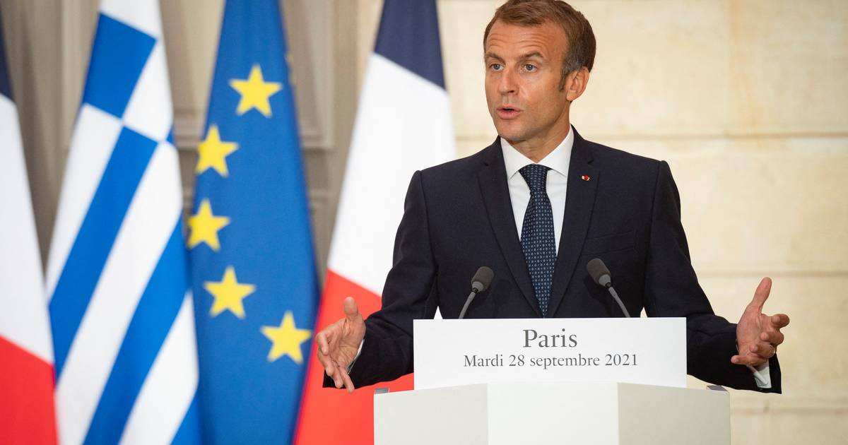 Macron calls on Europeans to stop being naive to the United States and order respect