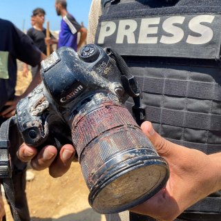 De ‘Double tap’-aanval op het Nasser-ziekenhuis roept veel woede op, terwijl blijft Israël spreken van een ‘tragisch ongeluk’