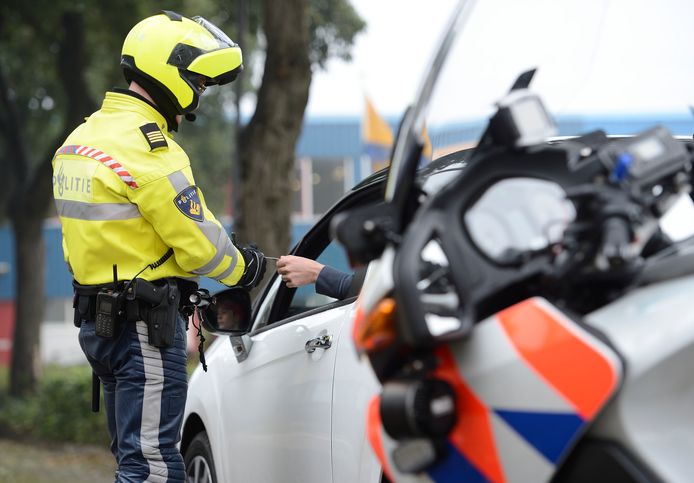 Foto ter illustratie. De politie hield in Twello een snelheidscontrole op de Voordersteeg na klachten over te hard rijdend verkeer.