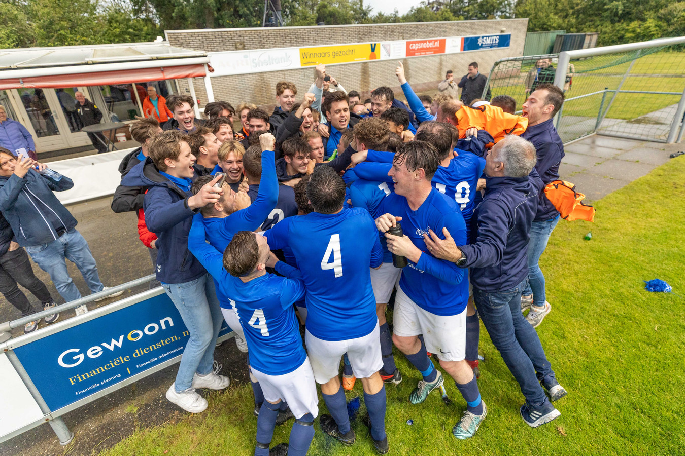 Verdriet en vreugde in de allerlaatste finales van het amateurvoetbal ...