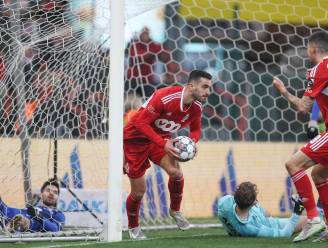 Standard breekt de ban tegen KV Mechelen en kruipt naast Gent in het spoor van Club