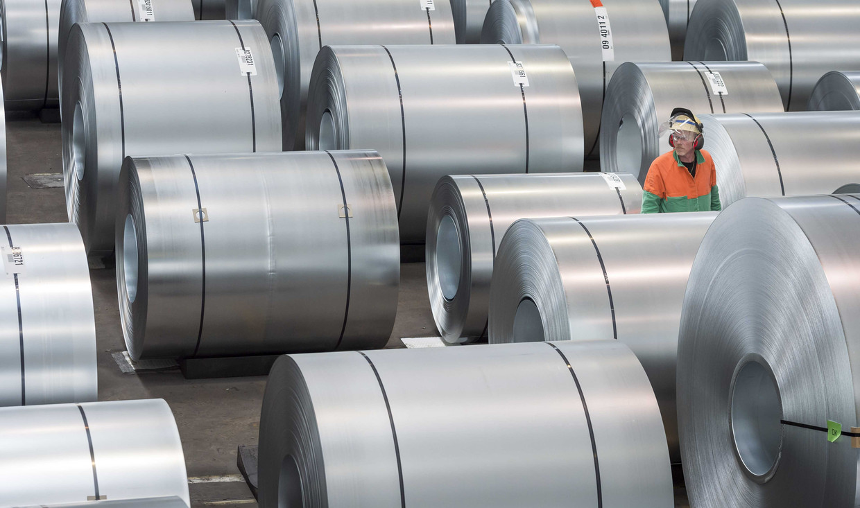 Rollen staal bij Tata Steel. Beeld Lex van Lieshout, ANP