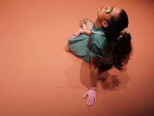 Theatermaker Ruth Bruyneel wint met DEVICKY. stimuleringsprijs De Troffel