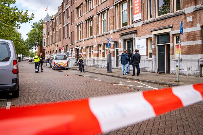 De Westzeedijk is afgezet, de politie is bezig met onderzoek.