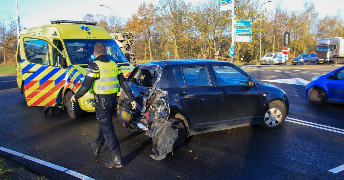 Vrachtwagen Botst Achterop Auto In Helmond Moeder En Baby Naar Ziekenhuis Helmond Ed Nl