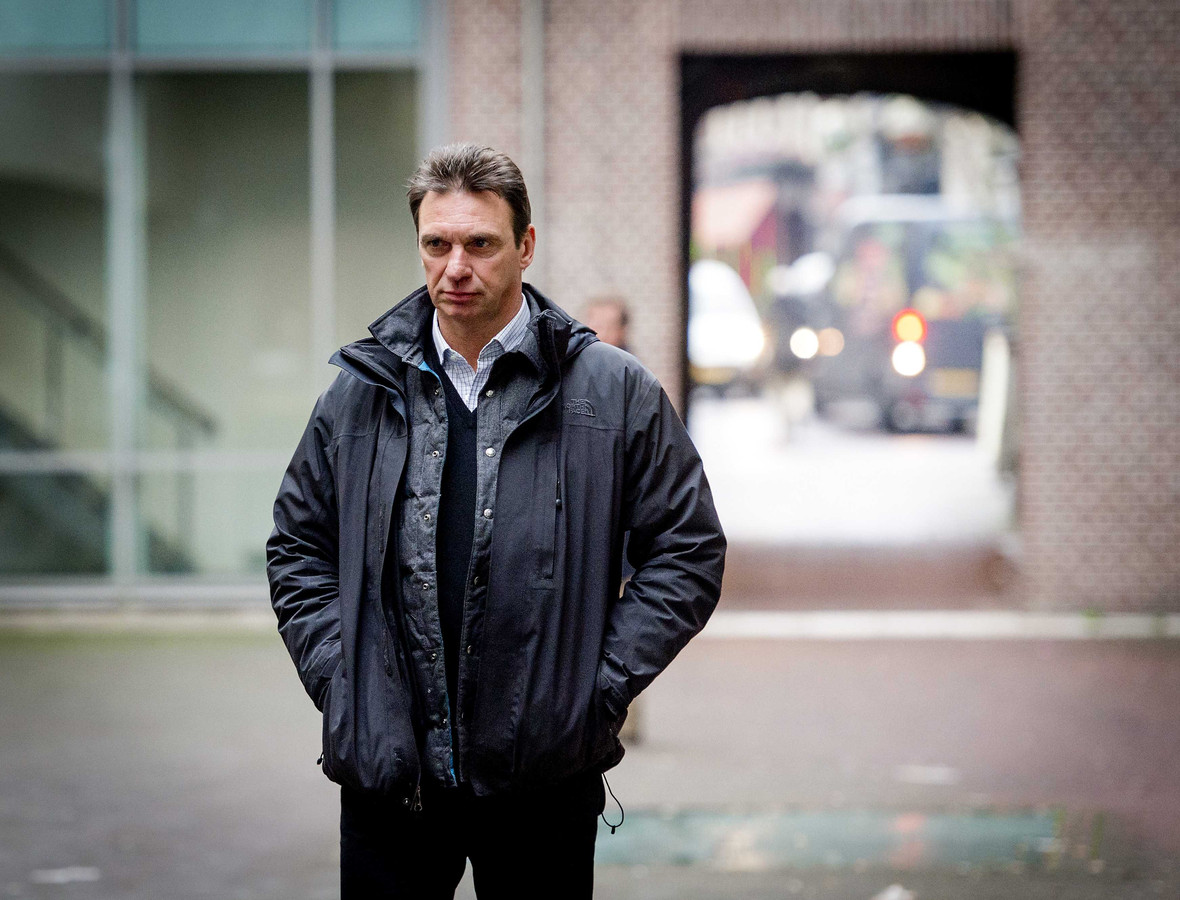 'Holleeder bekent dat hij wist van moord op Cor van Hout' Foto AD.nl