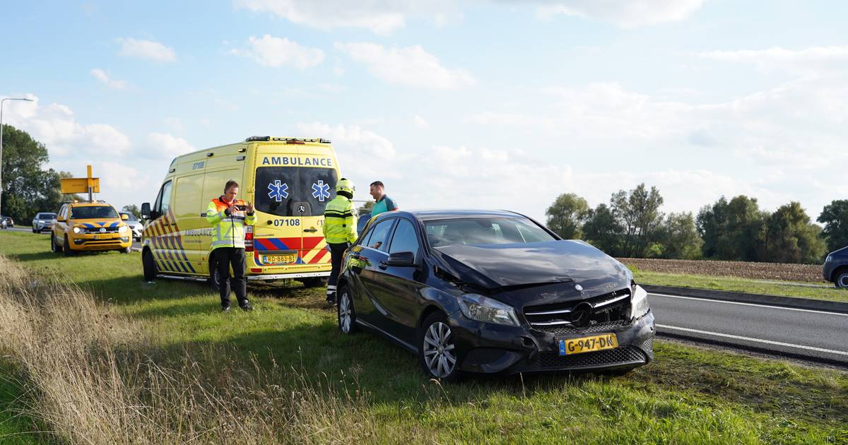 Kop-staartbotsing vlak voor een mobiele flitser in Ellecom; veroorzaakt forse vertraging richting Di
