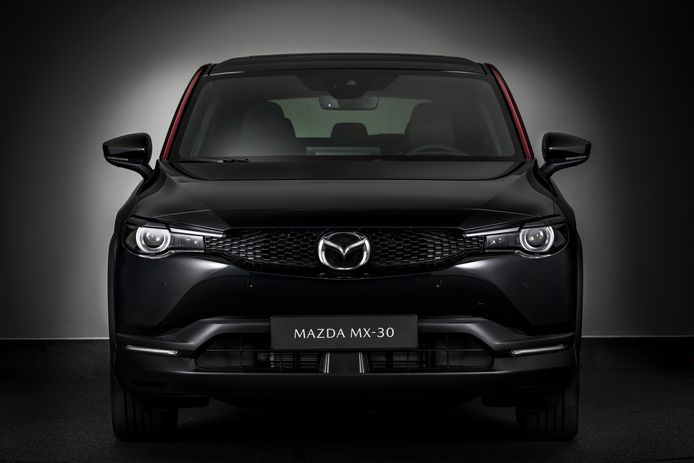De Mazda MX-30 R-EV haalt 85 kilometer op een volle batterij.