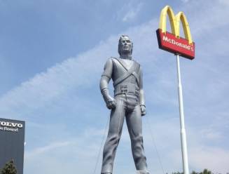 Nederlandse McDonald's laat megastandbeeld Michael Jackson niet weghalen