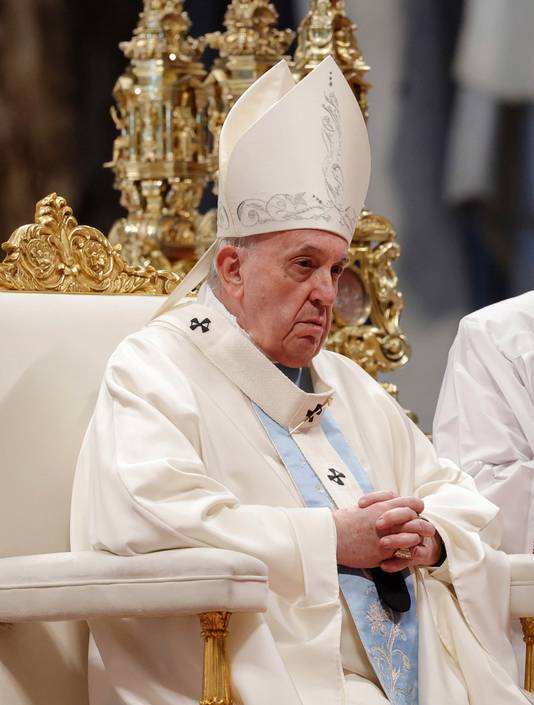 Oggi il Papa non ha indossato la mascherina durante la messa.