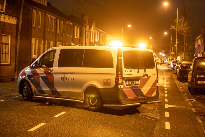 De politie deed maandagavond onderzoek na een melding van een mogelijke schietpartij in de wijk Kalsdonk in Roosendaal.
