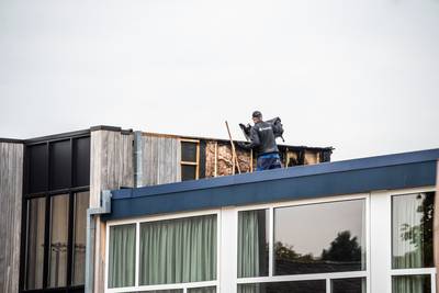 Brandschade Erve Hooyerinck beperkt door snel ingrijpen brandweer: ‘Kinderen kunnen maandag gewoon n