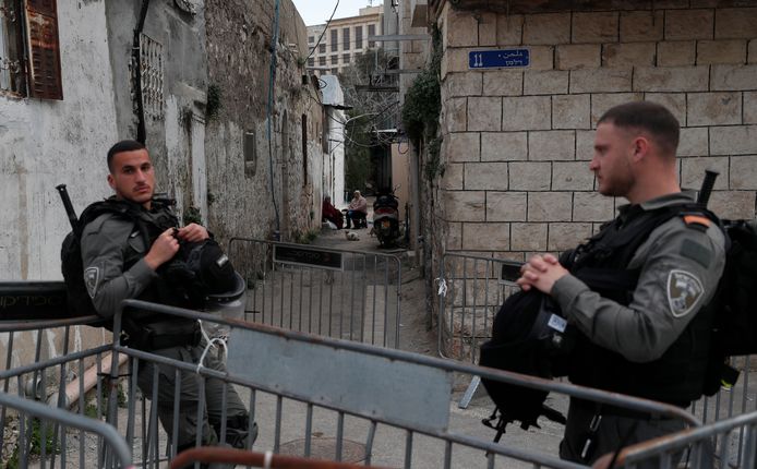 Illustratiefoto van twee Israëlische politieagenten.