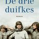 Voor een debuut is ‘De drie duifkes’ van Hilde Van Mieghem verrassend rijp en stijlvast, alleen jammer dat de pagina’s aan elkaar plakken van de Vlaamsche klei