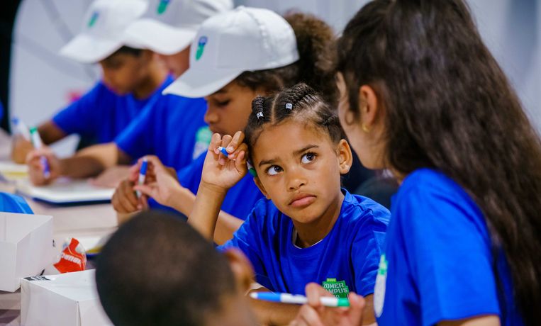 Leerlingen nemen deel aan de Zomercampus010. Beeld ANP