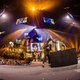 Matthijs banjert over de catwalk, volle Ziggo Dome waaiert van links naar rechts
