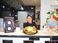 Bredase Aleyna (23) runt eigen afhaalrestaurant: 'Onze Turkse gerechten zijn uniek in Breda'