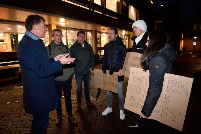 Jongeren gingen dinsdagavond in gesprek met Amersfoortse politici over de problemen op de woningmarkt.