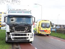Vrouw gewond bij botsing met vrachtwagen op kruispunt in Waalwijk