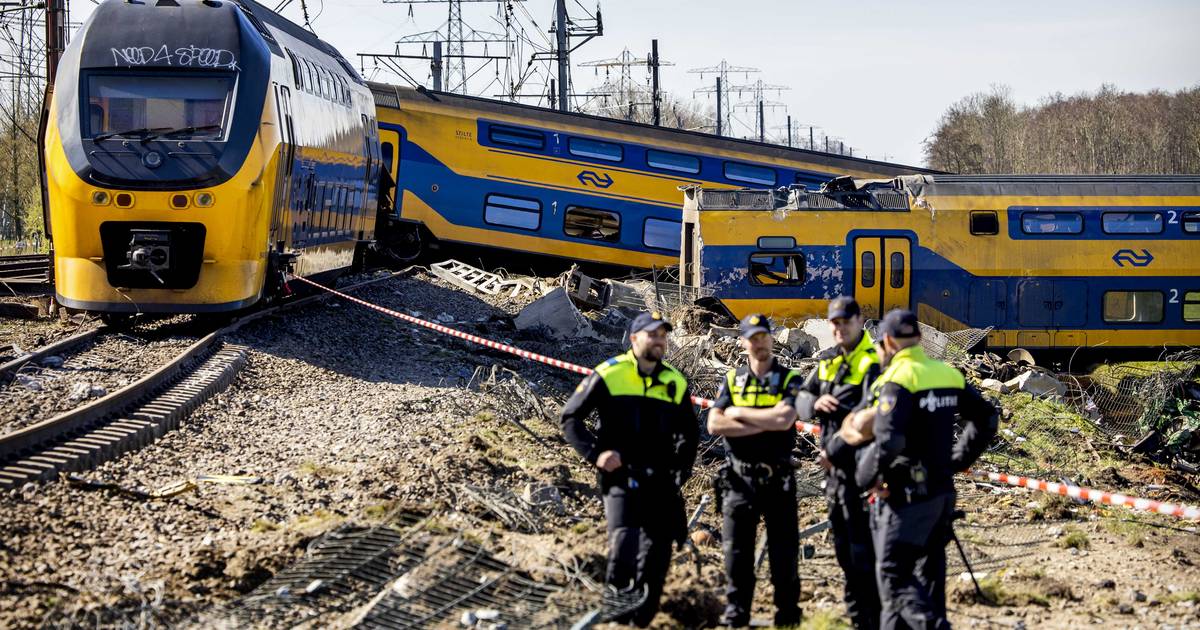 Dode en tientallen gewonden bij ernstig treinongeluk Voorschoten.
