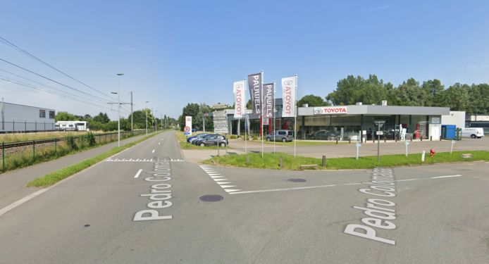 BORNEM - De Toyota garage in Bornem langs de Pedro Colomolaan.